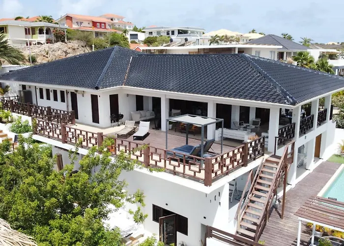 Beautiful Villa With Pool Near The Beach For Groups