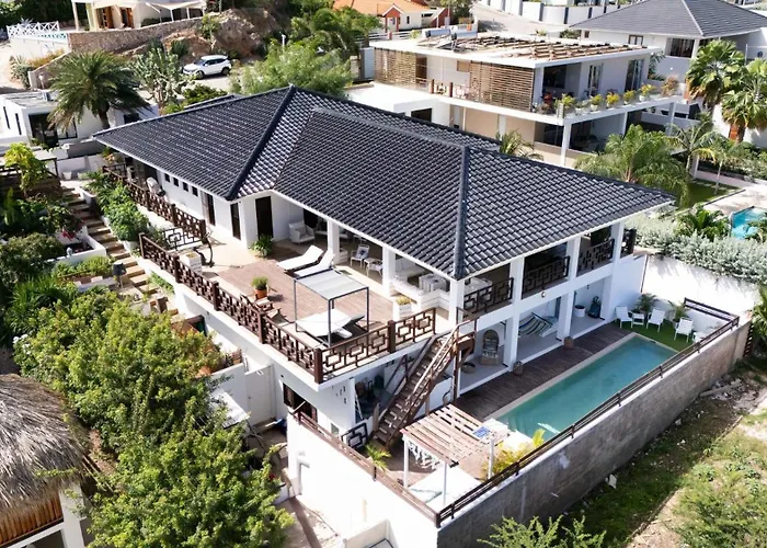 Beautiful Villa With Pool Near The Beach For Groups